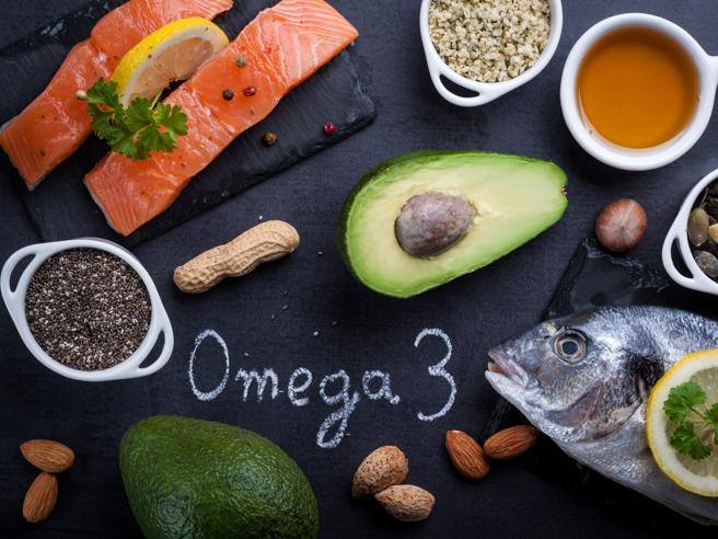 Le régime contre l&rsquo;endométriose : non à la viande rouge, oui aux poissons gras et aux graines de lin