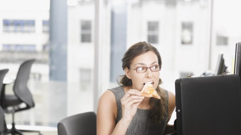 On mange « mal » si on est sous pression : plus de sucres et de graisses quand on est stressé