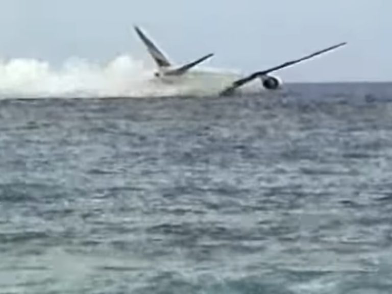 Le détournement, le carburant, l'amerrissage : donc 125 morts pendant le vol