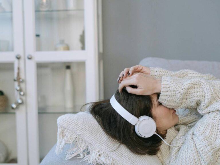 10 minutes par jour pour se sentir mieux : qu'est-ce que c'est et comment pratiquer le slow matin