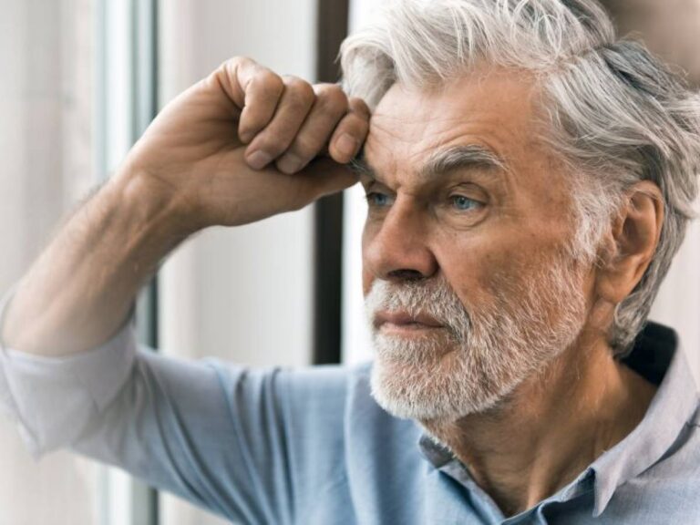 Mastication excessive et démence, il existe une corrélation : de nouvelles méthodes de diagnostic précoce