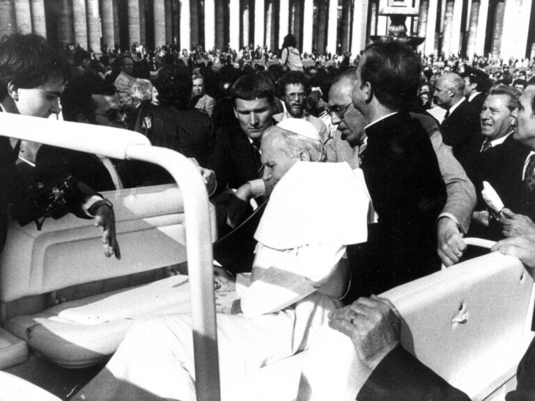 Les « suit Arménienne », alì Ağca et l'attaque du Pape Wojtyla. « Rouvrir les enquêtes »