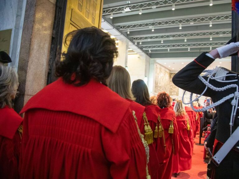 Si en Italie, la toge pèse plus que le vote