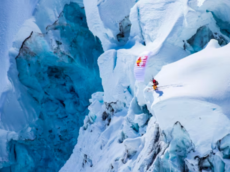 Voler sur l'avalanche et sauver, le geste extrême sur le Mont Blanc