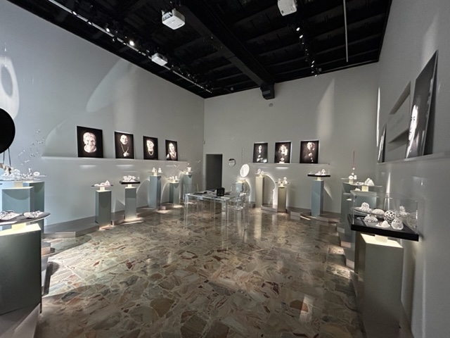 Le bijou devient de l'art. 70 chefs-d'œuvre du design italien exposé dans le COMO. – Le blog de Carlo Franza