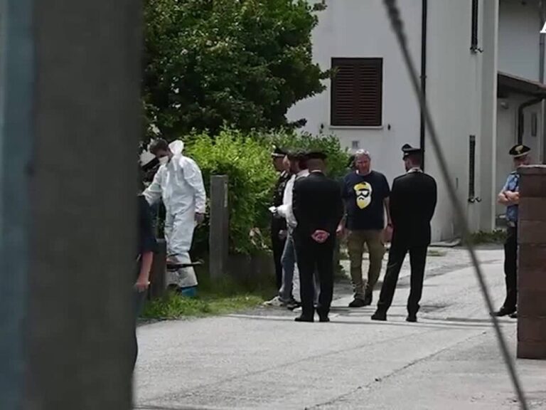 Vidéo: Homme tué dans la maison et fabriqué en morceaux par mère et compagnon dans Gemona