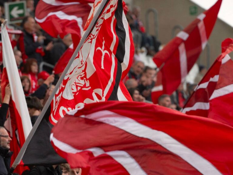 La farce d'un Triestine toujours forcé à la carare du ravin