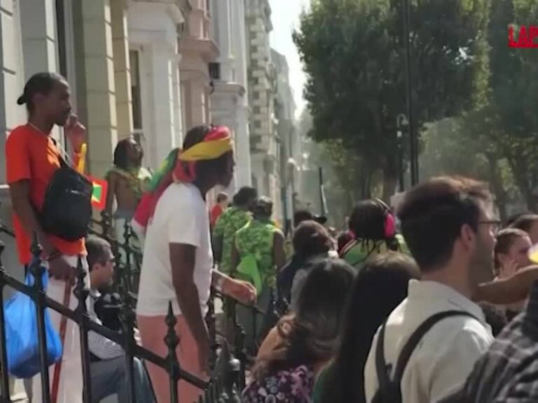 Vidéo: Londres, Notting Hill Carnival: District envahi