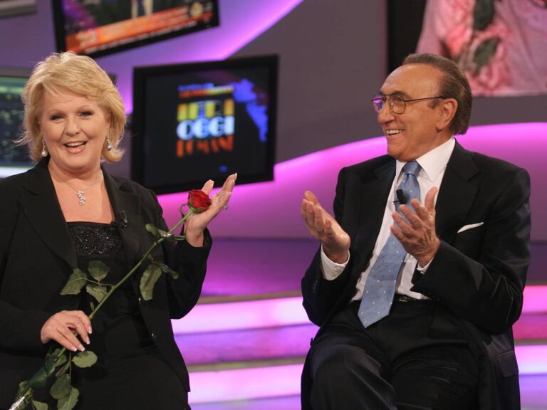 Katia Ricciarelli et le Secrétier de Baudo: Il y a ici si vous passez Derrière l'explosion du chanteur