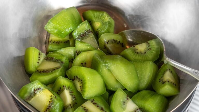 Kiwi aide la régularité intestinale: elle est officielle, signée par la certification de la Commission européenne