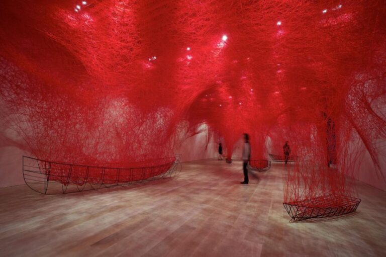 Le talent de l'artiste japonais Chiharu Shiotata au Mao de Turin. « The Soul Trembles » est la première exposition du genre Never Made, et la place dans le monde entier en tant que star du troisième millénaire – le blog de Carlo Franza