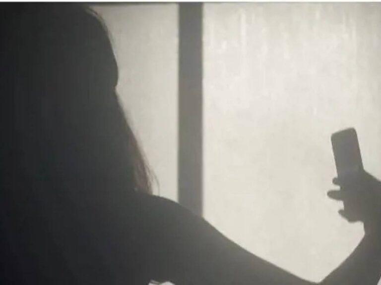 SOS Revenge Porn: 1,2 million de femmes victimes. La nouvelle frontière de Fake Fake