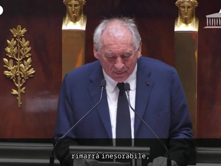 Vidéo: Bayrou: «Vous Pouvez Renverser et Laisser Tomber le Gouverment, dans le suprimer le réalité »