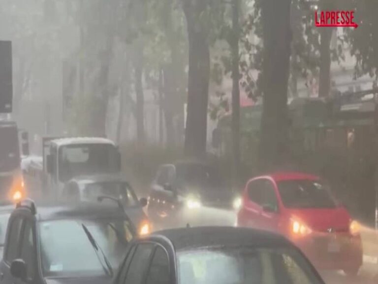 Vidéo: mauvais temps, forte pluie à Milan
