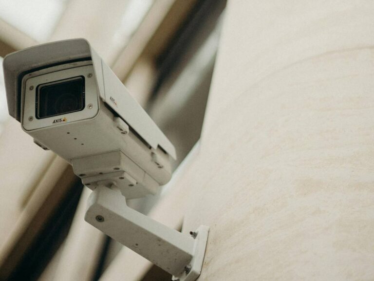 CAMÉRAS PRIVÉES DANS LA COPRROPRIÉ: L'ASTRUCTION DU COMMANDANT PEUT PAS LEUR RETrait