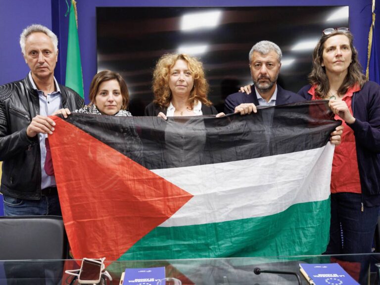 L'Indigne East de Se attrayant aux otages du haamas, à la flttille exagère et à macron: par constitution, aujour'hui …