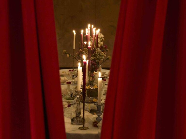 Les contrastes Célèbrent Dix anS AVEC A CYCLE DE D les Événes