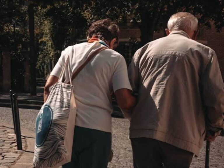 Si la sœur aînée est la mère qui s'occupe des enfants