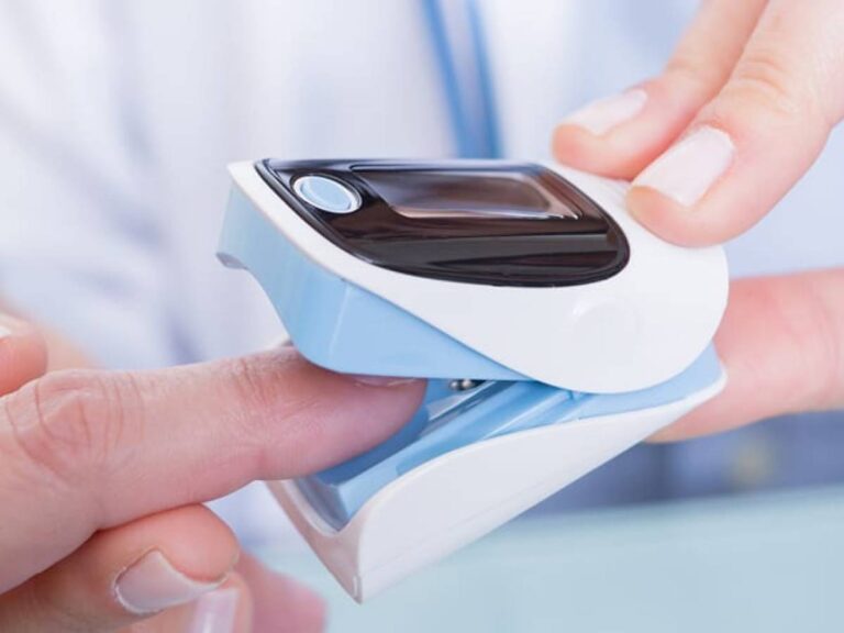 Comment fonctionne un oxymètre de pouls et quelles sont ses indications ?