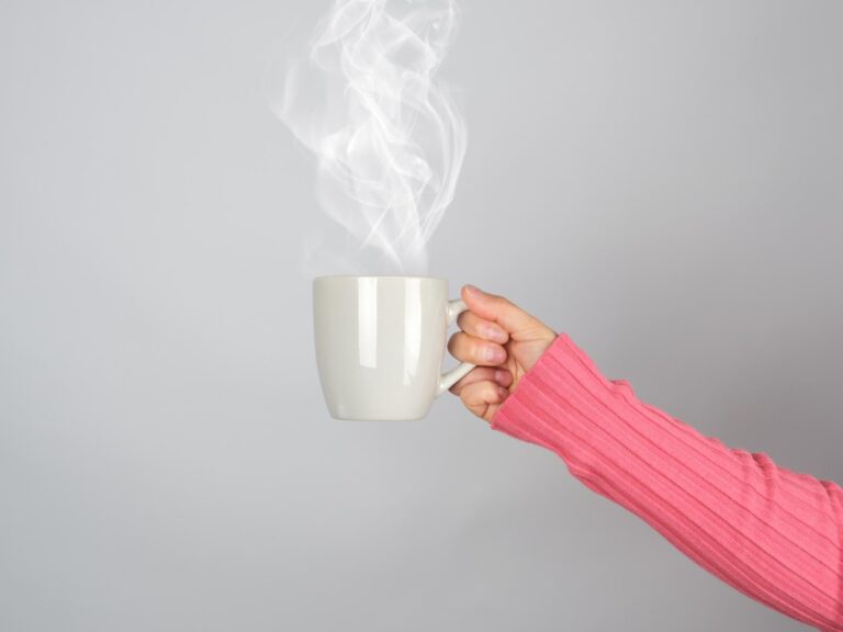Boire de l’eau chaude aide-t-il à perdre du poids ?