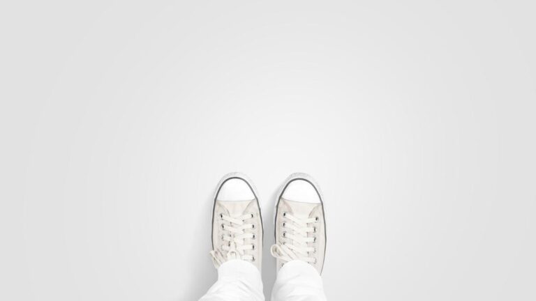 Le syndrome de quelqu&rsquo;un qui ne tremble pas mais tombe continuellement, surtout à la renverse