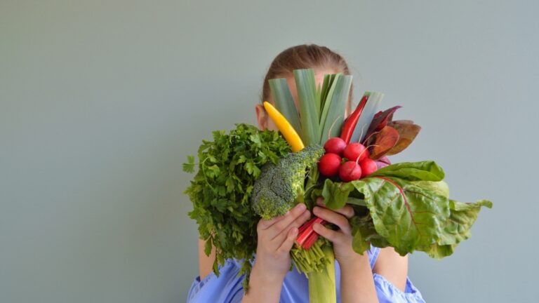 Les végétariens et végétaliens sont-ils moins sensibles au cancer ? Ce que disent les dernières études