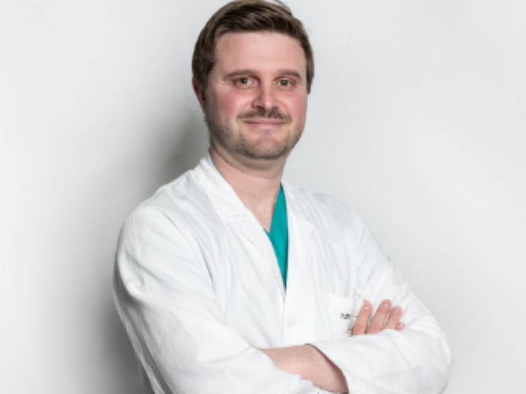 Stefano Crippa, le chirurgien de San Raffaele qui a opéré Carlo Vanzini : « Au moment du diagnostic, la tumeur était inopérable. Traité avec un protocole italien »