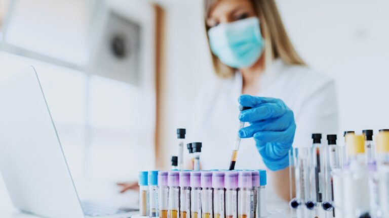 Cancer du pancréas : nouvelles perspectives thérapeutiques. Du médicament qui bloque la croissance au « vaccin » à ARNm.