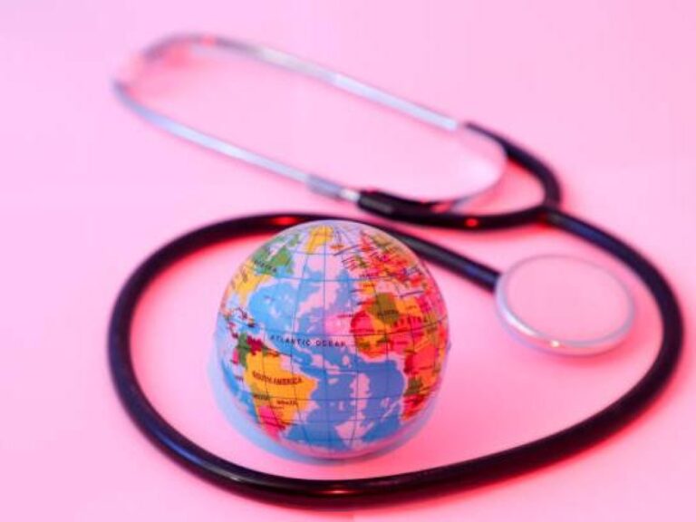 Journée mondiale de la santé, on vit aujourd&rsquo;hui plus longtemps que par le passé, même après un cancer : voici les dernières données de l&rsquo;OMS