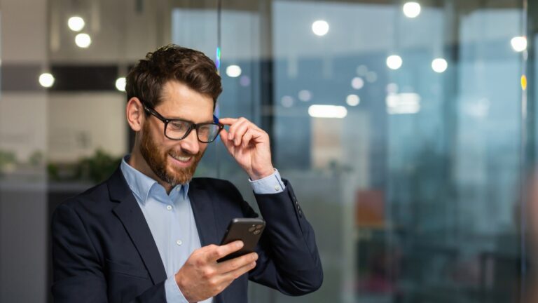 Une photo de notre jeune moi peut réveiller des souvenirs perdus, encore mieux si nous pouvons en faire l&rsquo;expérience avec l&rsquo;IA
