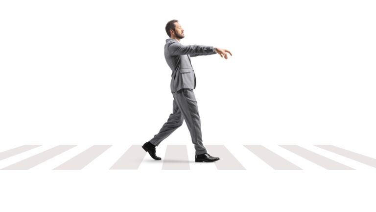 Pourquoi est-il si difficile de marcher les yeux fermés