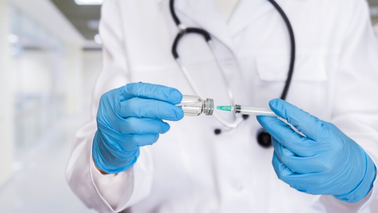 Tumeurs, quand l’immunothérapie peut être administrée sous la peau en quelques minutes : les avantages pour les patients et le NHS