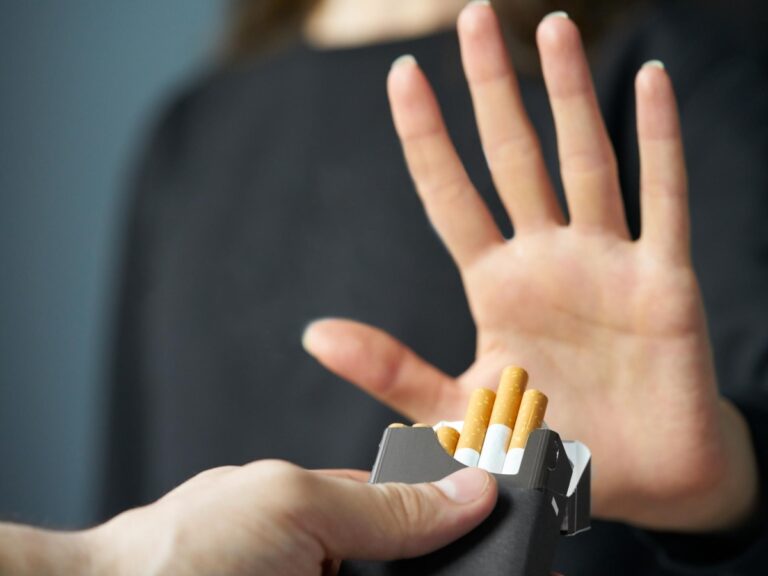 Arrêter de fumer, qui peut vous aider à en dire assez : chaque année, un tiers des fumeurs tentent d&rsquo;arrêter, mais 76 % échouent