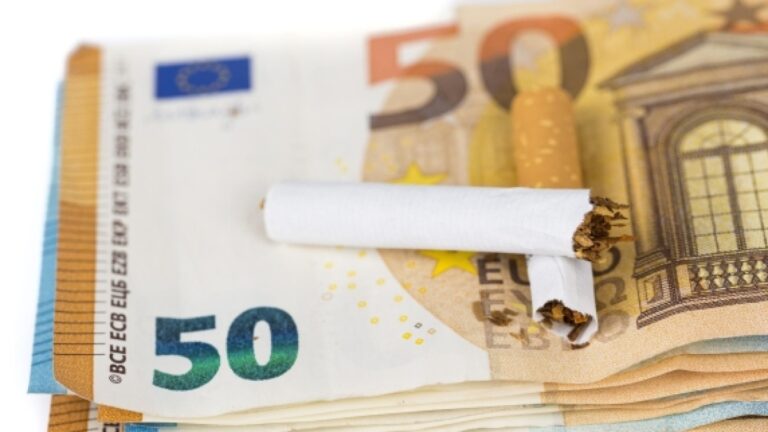 «Augmenter les cigarettes et les produits pour fumer de 5 euros»: 50 000 Italiens ont signé pour. Maintenant c&rsquo;est au Parlement