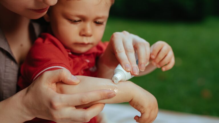 Les enfants au soleil : la prévention commence dès l’enfance. 10 faux mythes sur le mélanome pédiatrique