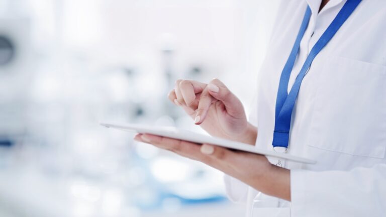 Patients atteints de cancer : une application pour signaler l’aggravation des symptômes. Ainsi la technologie nous aide à vivre mieux