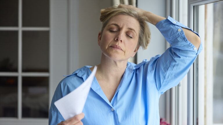 Un médicament destiné aux femmes ménopausées éteint les bouffées de chaleur et réduit les troubles du sommeil