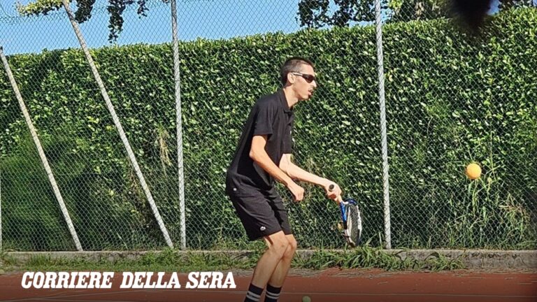 L&rsquo;athlète malvoyant Ludovico De Checchi (23 ans) et Blind Tennis : « Le sport me fait me sentir libre. Le handicap ne définit pas qui je suis. »